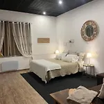 B&B The Corner 누아르무티에 앙 릴