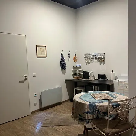 The Corner 3*