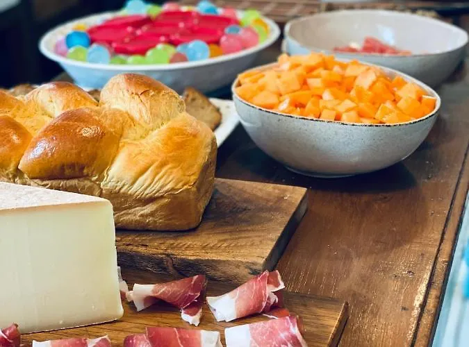 The Corner Couette-café