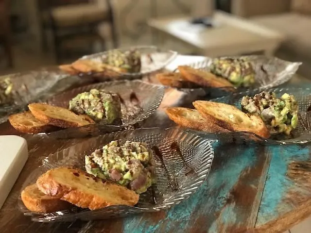 The Corner Couette-café